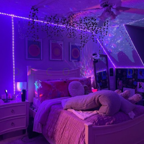 اتاق خواب با نور بنفش